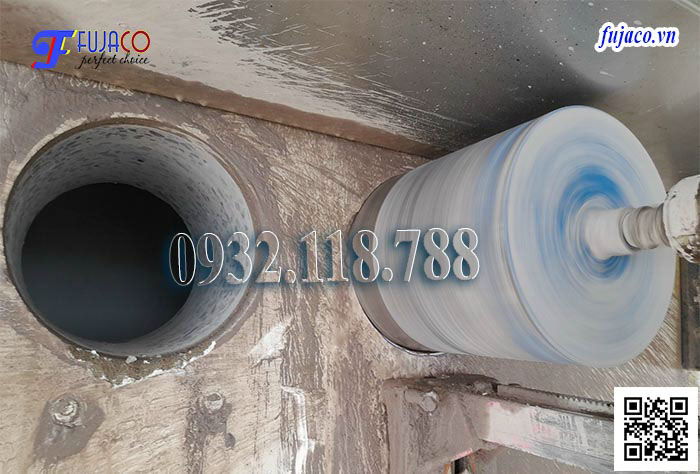 khoan rút lõi bê tông khoét lỗ xuyên tường cốt thép nhanh chóng